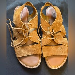 TOMS Women's Tan Suede Sandals size 8